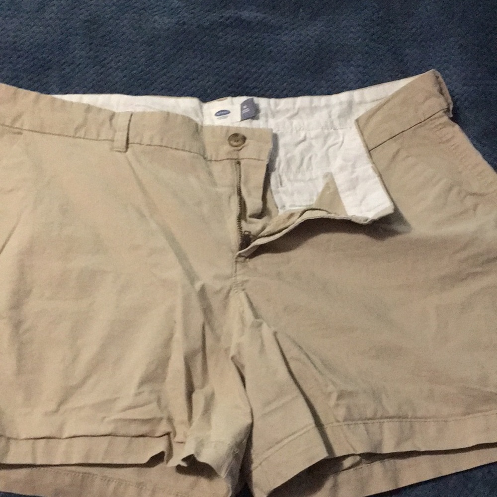 Tan Old Navy short size 16